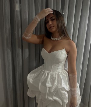 שמלה עם כיווצים