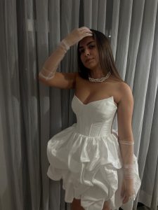 שמלה עם כיווצים